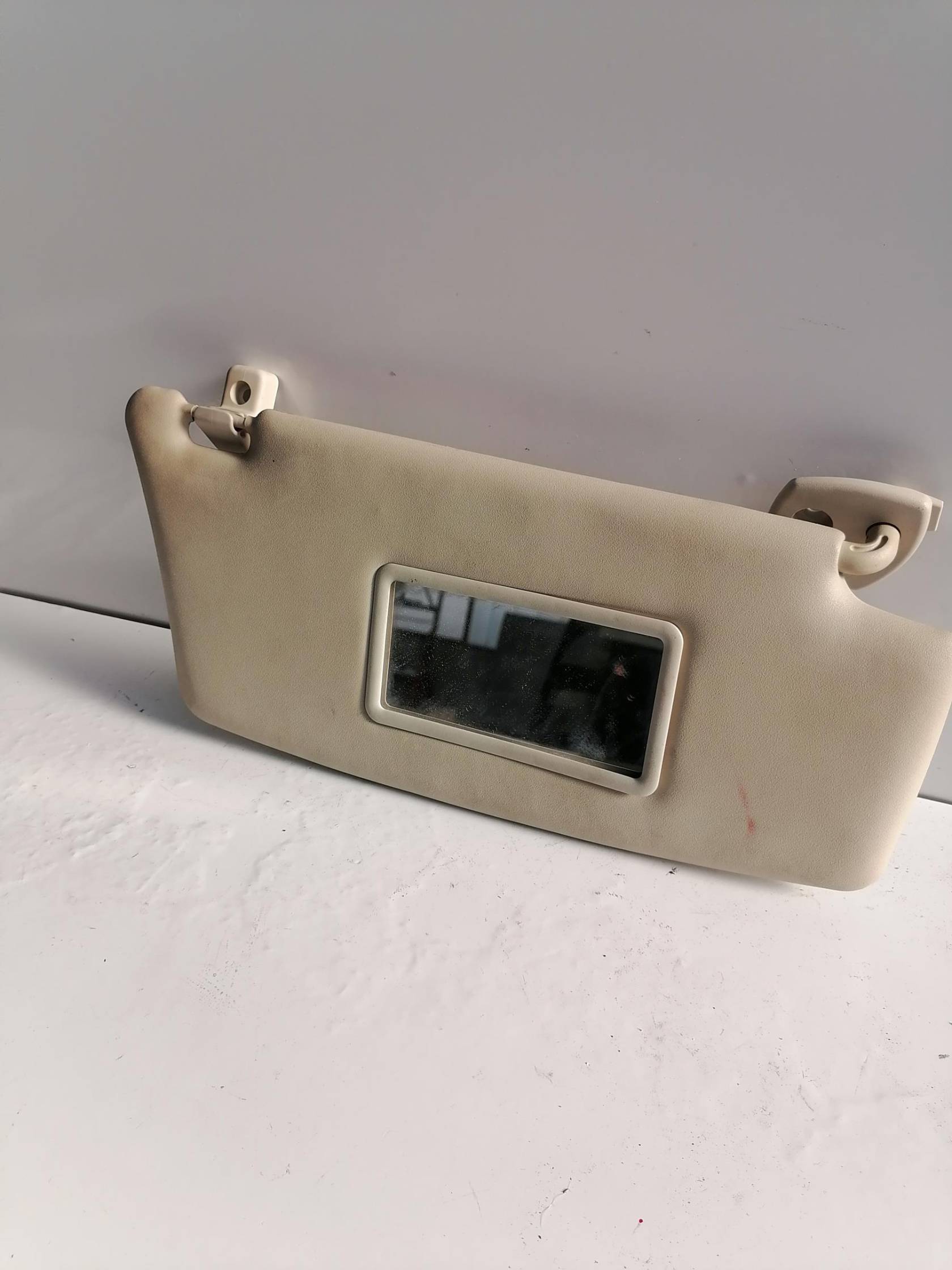 Aletta parasole parabrezza dx.